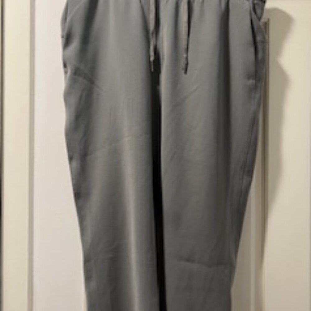 Lululemon cropped lightweight pants, gray-green